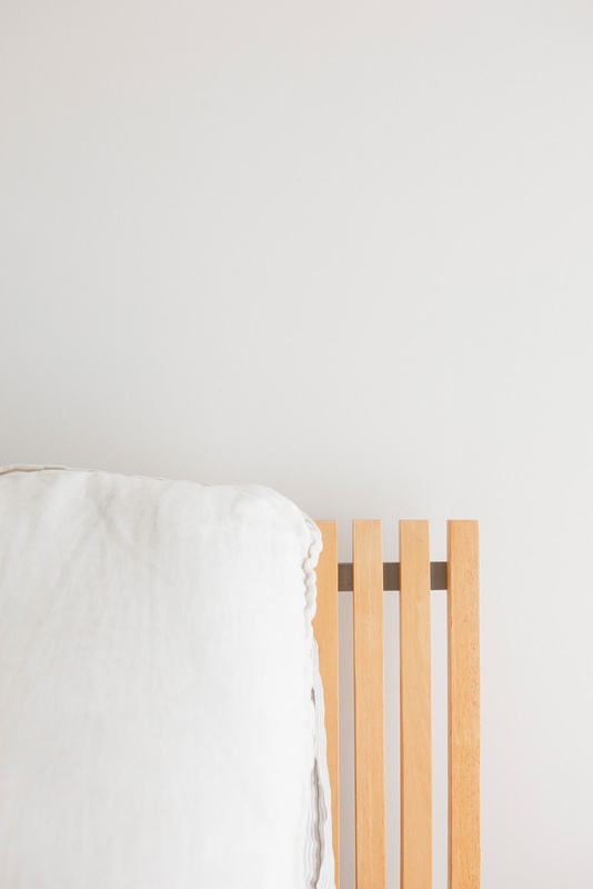 interieuradvies bij je thuis, textielstalen, decoratiemateriaal, interieurvormgever, inrichting meetingroom, tafel, decoratie, Belinda Boogaerts, slaapkamer interieur