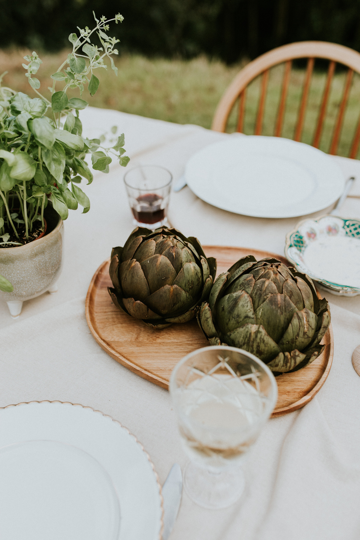 ontmoetingsruimte, tafel in de tuin, vergaderplek, interieuradvies bij je thuis, textielstalen, decoratiemateriaal, interieurvormgever, woodchuck